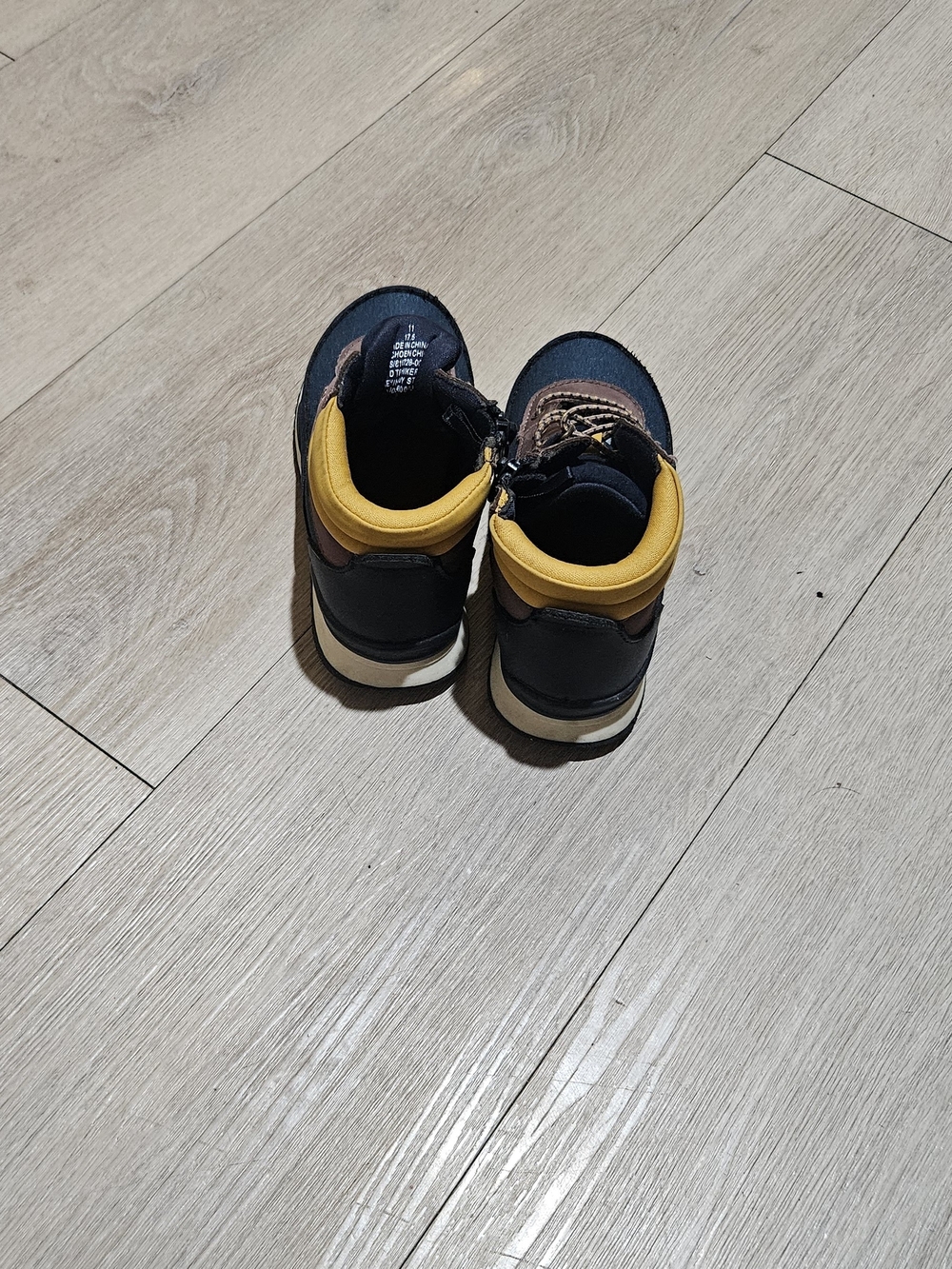 High-top Side Zip Sneaker For Boys/ Old Navy Brand - Picture 4 of 5